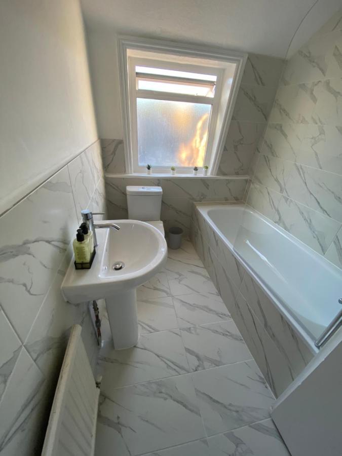 Modern 1 Bedroom Flat In Paddington ลอนดอน ภายนอก รูปภาพ